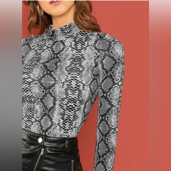 Snake Printed Long Sleeve Top - Picture 3 of 3